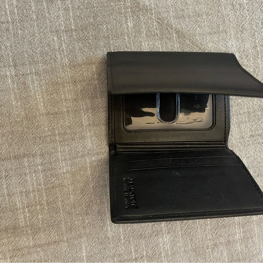 Trifold wallet
